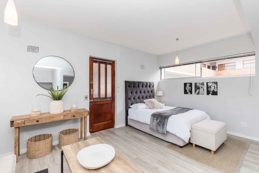 To Let 1 Bedroom Property for Rent in Sea Point Western Cape